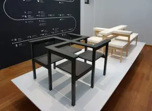 S(H)IT ON IT en THE CROSS Richard Hutten 1994, beide voor Crossing Italy. Foto: Jacqueline Knudsen