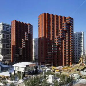 Dutch House bestaat uit twee appartementenblokken van 18 en 21 verdiepingen, i.o.v. Krost. Oplevering voorjaar 2018. Ontwerp i.s.m. A-Projekt. 