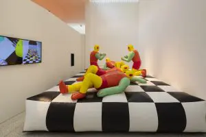 Co-curator Mark Wigley heeft de uitgangspunten van New Babylon van Constant op verschillende manieren uitgelicht, o.a. als 'inflatable' installatie van de spelende mens