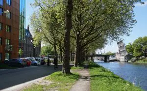 Kanaalweg met v.l.n.r. ISH, DUWO en Sebastiaansbrug en Rijn-Schiekanaal. Foto Jacqueline Knudsen