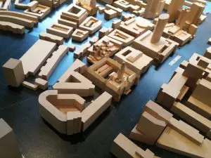 Maquette in Museum Rotterdam. In het midden: Stadhuis, postkantoor en WTC aan de Coolsingel. Foto Jacqueline Knudsen