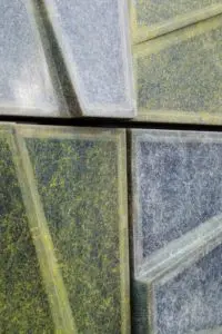 Allerlei varianten met verschillende soorten composiet en kleurtechnieken zijn in een klimaatkamer getest qua opbrengst en degradatie