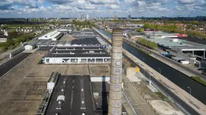 De huidige kanaalzone is grijs en kent veel industrie. Recreatief gezien oninteressant, zowel op als langs het water. De belangrijkste gebouwen worden behouden, de andere ontmanteld