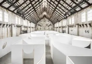 Scenografie Unfair Art Fair, Westergasfabriek Amsterdam 2018. Ontwerp Tomas Dirrix, Ada Finci Terseglav. Foto Jeroen Verrecht. 