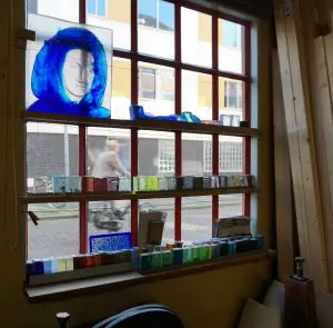 Etalage van SIO in Groningen