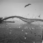 brug over spoorwegbassin