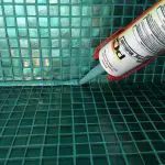 creatief met gekleurd voegmiddel