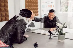 Paco Voorhans met zijn moeder