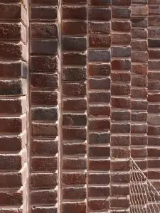 De diepe negge van een meter geeft de woning extra perspectief, in combinatie met de speciaal ontwikkelde verdiepte snijvoeg. , Foto: Petra Noordkamp