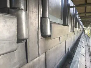 Dakkappellen Postkantoor Neude, Rijnboutt architecten 2019. Het lood is met de hand rond houten sierwerk gevouwen en voorzichtig ingeklopt (Foto Rijnboutt)
