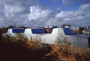  In 2001 was het Depot van het Scheepvaartmuseum in Amsterdam, architect Liesbeth van der Pol, het eerste project met een titanium gevel (Foto Bert Nienhuis)