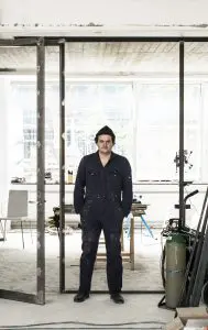 Architect Enzo tijdens een workshop