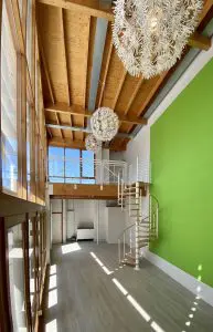 Na plaatsing van een tussenmuur is een nieuwe entree- en winkelruimte ontstaan. Het museum bevindt zich achter de nieuwe wand.
Bron: Museum of Comic Art