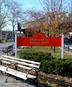 Welcome to Sunnyside sign Bron: Creative Commons
