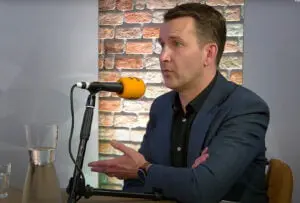 Wilco Lubbers is bij verantwoordelijk voor de verkoop van alle houtbouwprojecten bij De Groot Vroomshoop