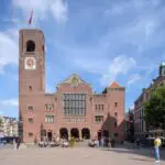 Na succesvolle eerdere edities over Rotterdam, Eindhoven en De Stijl, presenteert nai010 uitgevers nu Amsterdam Architectuur Stad.