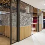 Een duurzaam interieur stond centraal bij de renovatie van de faculteit Diergeneeskunde van de Universiteit Utrecht.