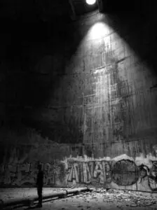 Binnen in de voormalige waterzuivering