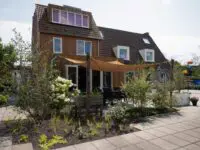 Op 20 juni is de zomer begonnen en is MBI De Steenmeesters van start gegaan met het zogenaamde ‘Tuinflippen’