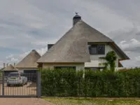 Een landelijke villa in Tienhoeven is over een periode van drie jaar door Serge Schoemaker Architects stapsgewijs getransformeerd.