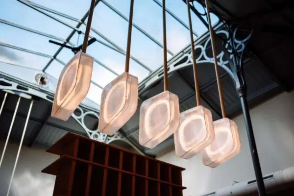 In samenwerking met SignWise is een serie op maat gemaakte designlampen 3D geprint; te zien in de G-Star RAW Store in Antwerpen.