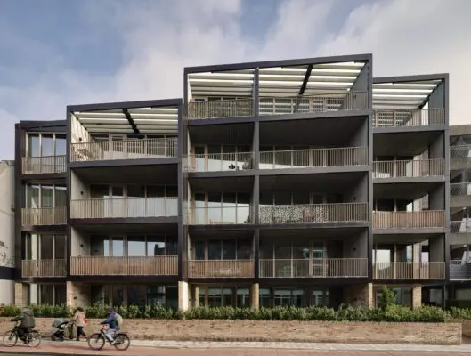 Daar waar jarenlang een autobedrijf was gevestigd, ontwierp OOKarchitecten op de locatie Neuweg 9 een aantrekkelijk en functioneel appartementencomplex.