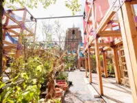 Half juni opende in het centrum van Leeuwarden het circulaire mienskipshûs (gemeenschapshuis) van Arcadia 2025: Bouwurk.