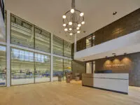 Transparantie vormt de rode draad in het ontwerp en de realisatie van het bedrijfspand van Van Iersel Geveltechniek in Breda.