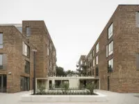 Aan de rand van het historische centrum van Oudewater heeft Van Hoogevest Architecten de woongemeenschap Schuylenburcht gerealiseerd.