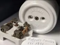 Precies honderd jaar geleden introduceerde Gira stopcontact nr. 265. Vervaardigd van porselein en voorzien van een innovatieve constructie van veercontacten.