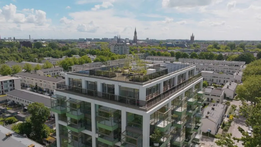 Met de officiële opening van The Urban Woods in Delft kwamen zo’n 200 mensen uit de bouw- en woningsector bijeen.
