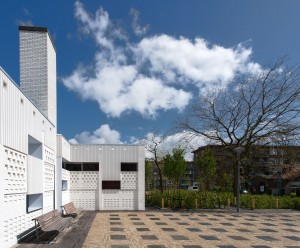 The Cloud Collective transformeerde in 2014 een voormalig schoolgebouw in
Amsterdam tot Mevlana Moskee. Foto Pieter de
Ruijter.