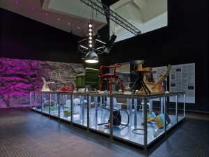 Work space met prototypes en definitieve stoelontwerpen van Grcic ©Vitra Design Museum_ Mark Niedermann