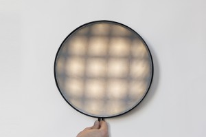 Moiré lampen David Derksen, door het draaien van schijven ontstaat een moiré effect in drie verschillende
patronen: ruiten, zeshoeken en cirkels. 