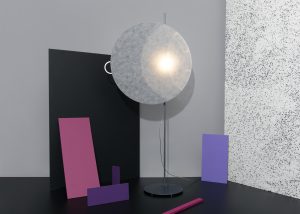 Klaas Kuiken maakte van het halfdoorschijnende
colback-doek productieklare
prototypes van lampen