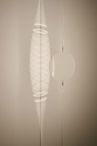 Lichtsculptuur door Formafantasma Milaan 2017. Foto Jeroen Junte