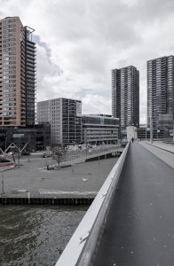 Willemstoren met 76 appartementen, naast de Erasmusbrug in Rotterdam, ontworpen i.s.m. Studio For New Realities • Foto Bas Leemans