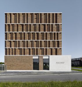 Het ontwerp van het nieuwe Stadsarchief Delft van Office Winhov & Gottlieb Paludan Architects biedt plaats aan depots, kantoren, werkruimtes en studiezalen. Foto: Stefan Müller