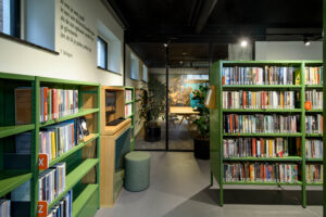 Inmiddels biedt het raadhuis onderdak aan een bibliotheek, een brede gemeentelijke kunstcollectie, een klantcontactcentrum en een toeristisch informatiepunt. 