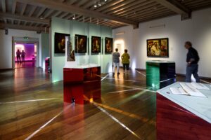 Het museum biedt prikkelende tentoonstellingen met
originele invalshoeken, middeleeuwse meesterwerken en de
schitterende schatkamer.