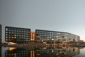 Jonas, IJburg, Orange Architects, Felixx Landscape Architects; Amvest. Foto Sebastian van Damme 